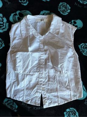 Madden NYC White Sleeveless Button-Front Crop Top